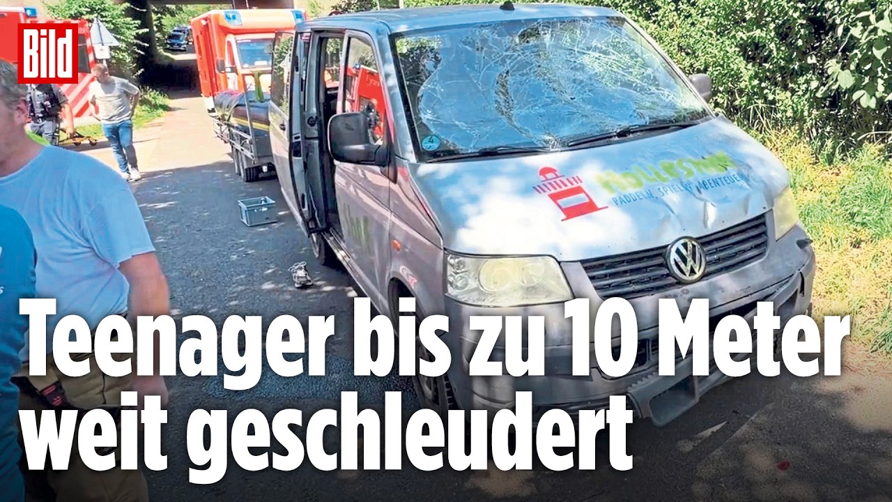 Nordrhein-Westfalen: Drei Jugendliche auf E-Roller stoßen mit VW-Transporter zusammen