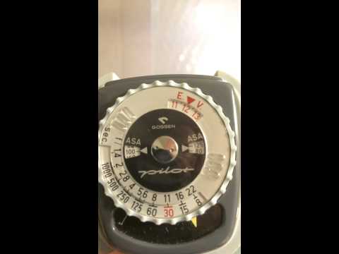 How to use a handheld analog dial light meter