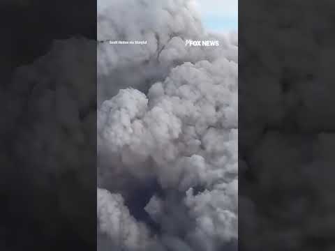 Cockpit video captures MASSIVE smoke plume from Ontario wildfires