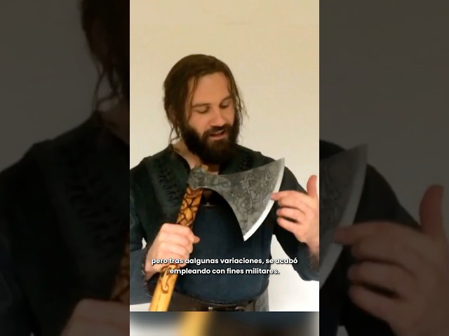 Vídeo relacionado con Denix Réplica de Hacha Vikinga, Escandinavia del Siglo VIII de 87 cm de madera y metal, Arma decorativa sin filo