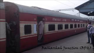 preview picture of video '12437 Secunderabad-H.Nizamuddin RAJDHANI Exp making technical halt at BALHARSHAH JUNCTION[IRFCA]!!!'