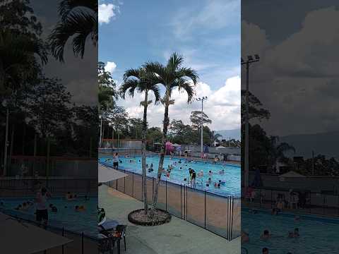 Nadando cerca de Medellín en un parque para toda la familia