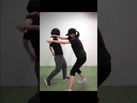 【最強の護身術】未経験の女性でも強くなる！クラヴマガ[首締め/ベアハグ/ナイフ] #Shorts