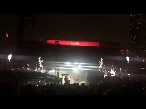 Miley Cyrus and Billy Idol - White Wedding - Lollapalooza 2021