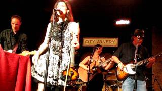 10,000 MANIACS -- &quot;CAN&#39;T IGNORE THE TRAIN&quot;