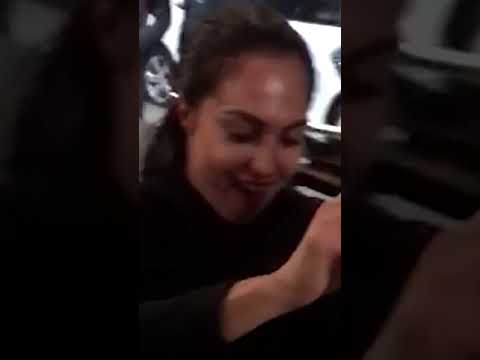 韓国料理レストランでランチをシェイク (Shake Your Lunch At This Korean Restaurant)