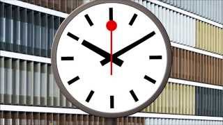 preview picture of video 'SBB Uhr Bern Wankdorf - Clock in front of the SBB headquarter Berne, Wankdorf.'