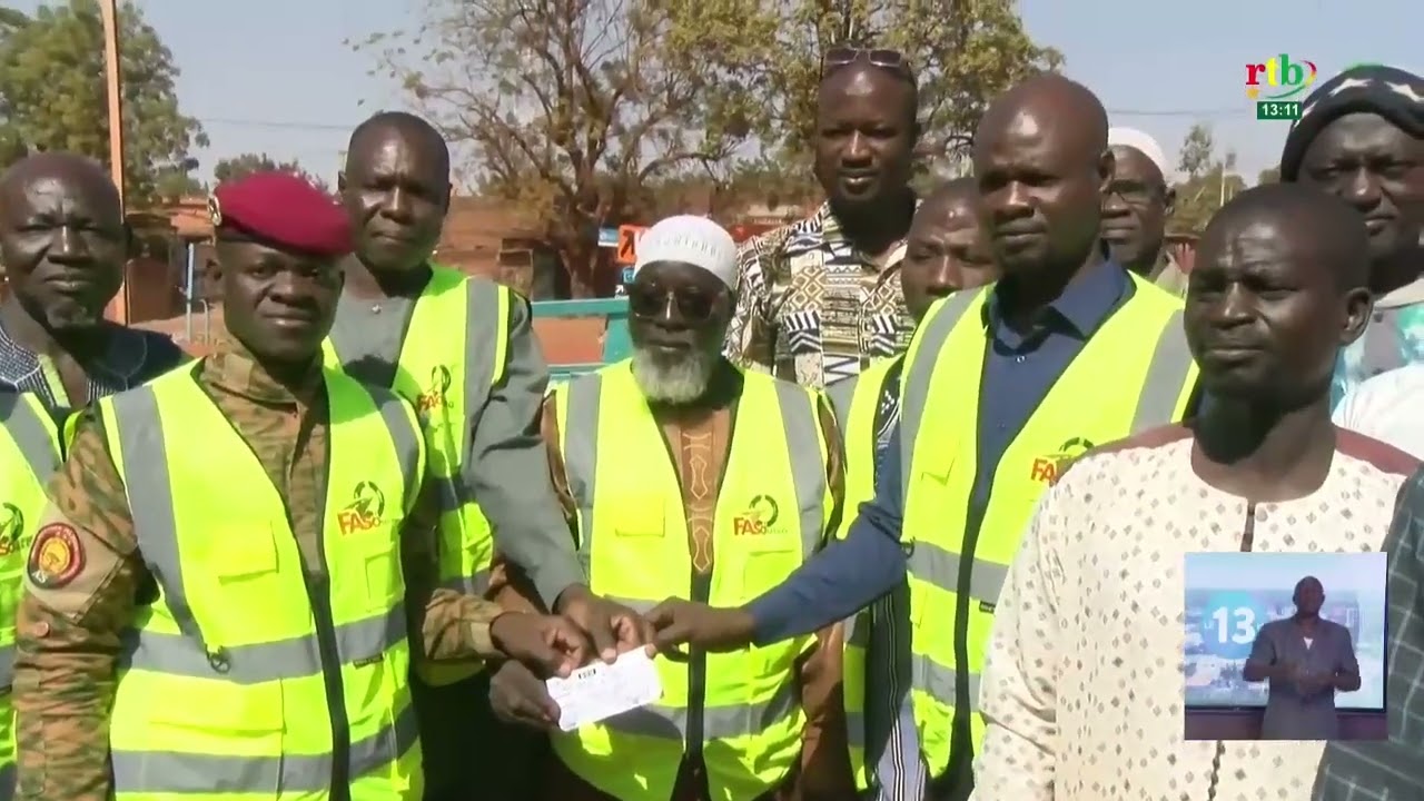 Faso Mêbo :A Ouahigouya, e PDG de l’hôtel Zana de Kaya et les populations de Sollé offrent du ciment