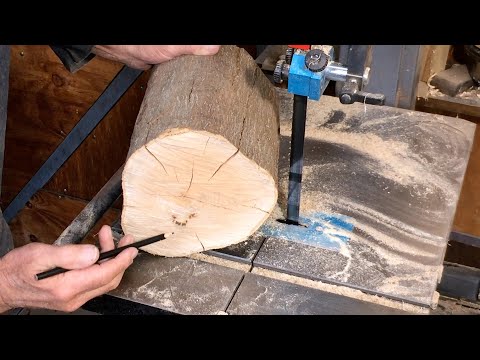 Richard Raffan cutting a maple log into turning blanks