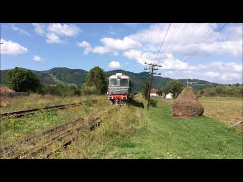 Locomotivă CFR pleacă din Gara Leordina
