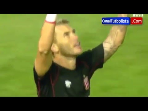 Niño aficionado de Boca Juniors llora tras un gol de Estudiantes de la Plata  2016