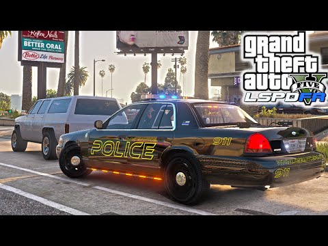 Playing GTA5 as a POLICE OFFICER - LSPDFR mod - Traffic Patrol