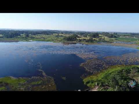 Video aéreo sobre la Laguna Blanca, Manantiales PE P4P 0015