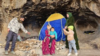 Download lagu Miracle in the Cold Mountain: The Kind Architect Came to the Cave of the Homeless Mother! mp3