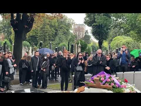 Kornelije Kovač, sahrana - aplauz u njegovu čast