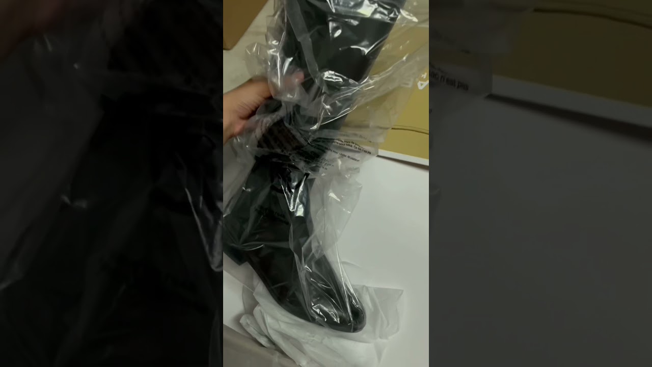 Unboxing Michael Kors boots 👢 #beta #michealkors #boots #shorts #unboxing