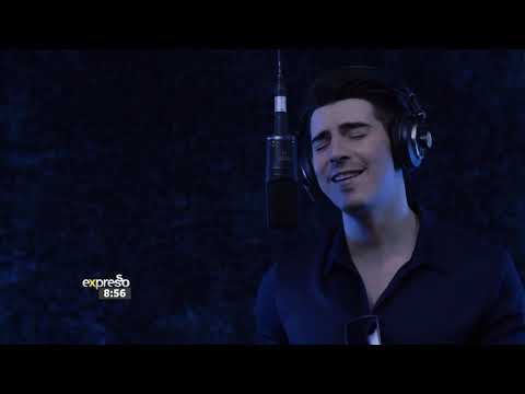 Nic Billington gives a special performance of ‘Forever Young’