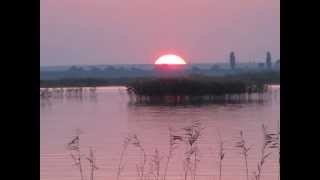 preview picture of video 'Apus de soare pe lacul Mihailesti'