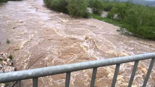 preview picture of video 'Nezapamćena poplava u opštini Lukavac, rijeka Turija presjekla glavni put'