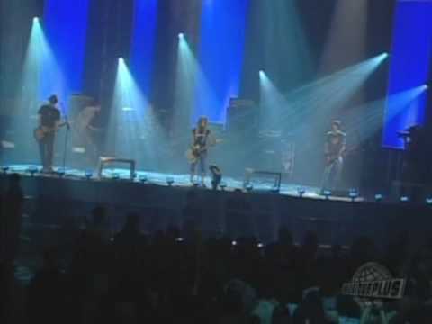Avril Lavigne - 03 - Don't Tell Me in concert on MusiquePlus