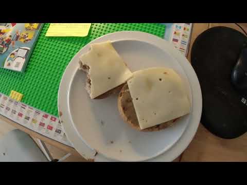 MongoTV_9643 - Min Frokost - Ristet GROVBOLLE Med TAHIN og OST