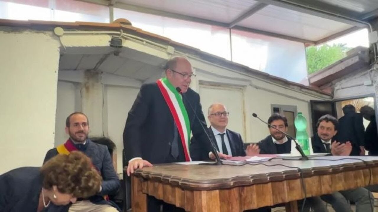 Verdone "Sindaco per un giorno" ai cittadini di Tragliatella: Se Gualtieri non fa bene, votate me