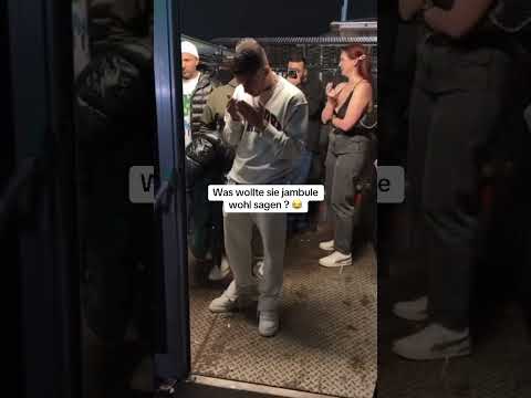 Was glaubt ihr wollte sie jamule vorm beten  sagen 😂 #jamule #pasports #yakary #deutschrap