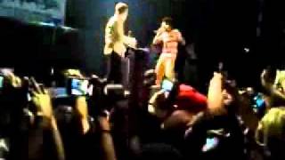 Justin Bieber And LIl Twist PERFORM 'WIND IT' LIVE! AT THE HOUSE OF BLUES !