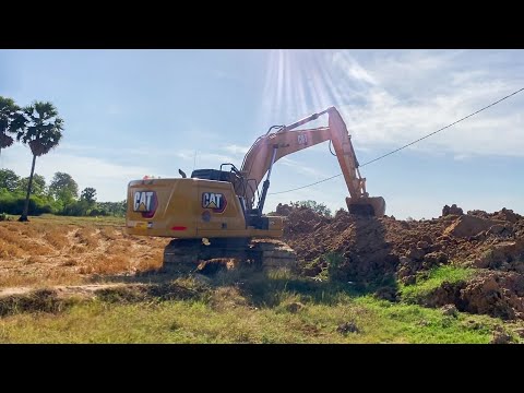 Caterpillar 395 Excavator Loading Trucks in Just Two Passes