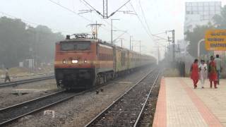 preview picture of video 'Janmabhooni Duronto Express: WAP 4 VSKP Duronto Express tears Ghatkesar at MPS.'