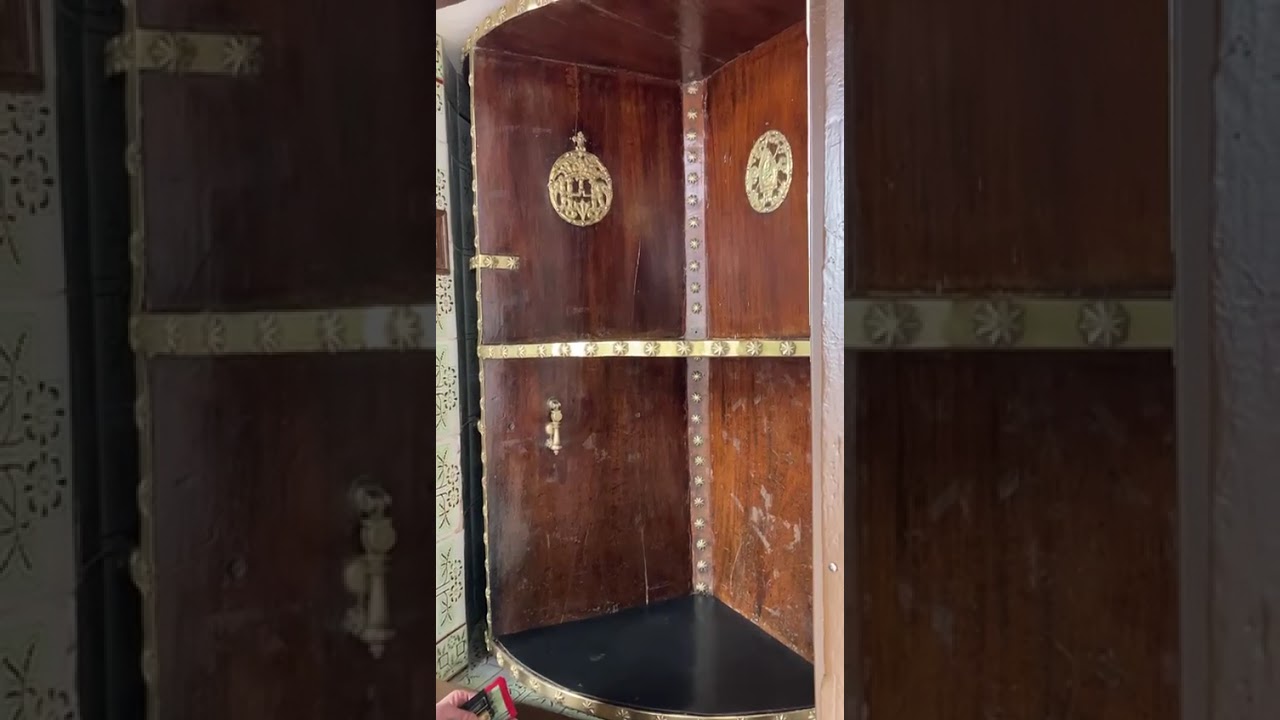 Buying yemas from Convento San Leandro in Seville #travel #seville