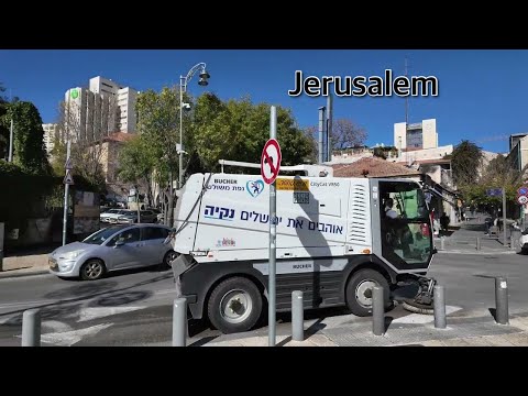 Jerusalem. A stroll through the city center. The ambience of a calm day. 