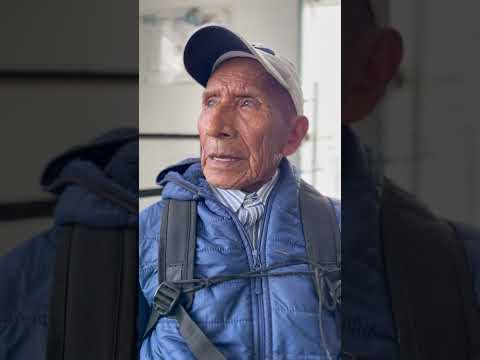 Gavino Chicangana recibe su primer pago de la anualidad vitalicia como gestor cultural