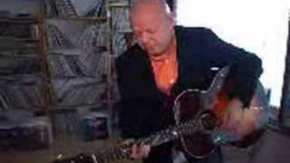 Peter LeMarc intervjuas av TT:s webb-TV.