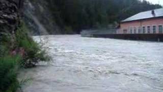 preview picture of video 'Tiefencastel - Hochwasser (6) - Albula'