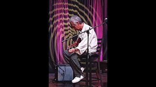 Brandy (You&#39;re A Fine Girl) live, guitar/vocal