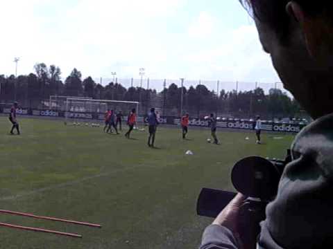 Ersatzspieler beim Training des FCB