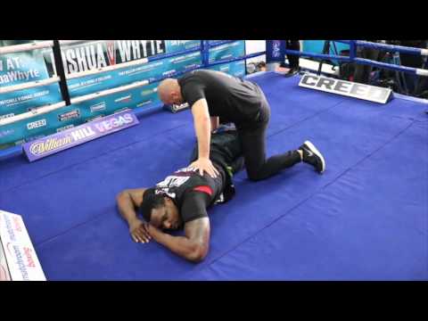 DILLIAN WHYTE WARMING UP & STRETCHING @ OFFICIAL MEDIA WORKOUT / BAD INTENTIONS