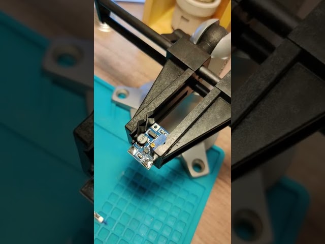 Vídeo relacionado con GERUI 10 unidades DC-DC Step Up Boost Converter 2V-28V Transformador de tensión ajustable 5V-9V-12V-28V Fuente de alimentación Módulo de alimentación