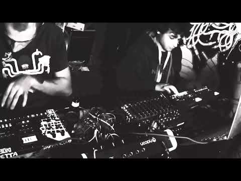 30 min of techno with analog four, digitone digitakt, pico system III and mfos