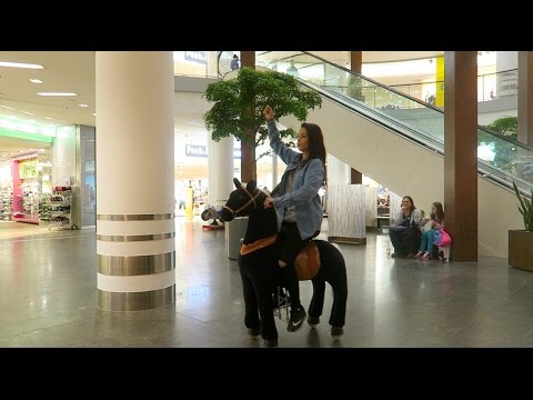 PAARDRIJDEN IN EEN WINKELCENTRUM - MONICAGEUZE VLOG #463
