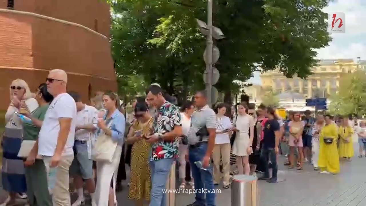 Հազարավոր քաղաքացիներ՝ Լենինի դամբարանի մոտ. ի՞նչ է կատարվում Մոսկվայի կենտրոնում