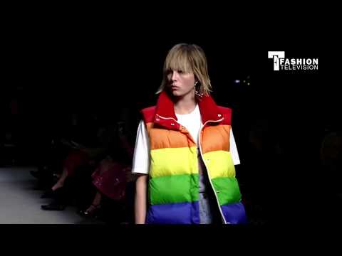 BURBERRY London Fashion Week Fall/Winter 2018-19