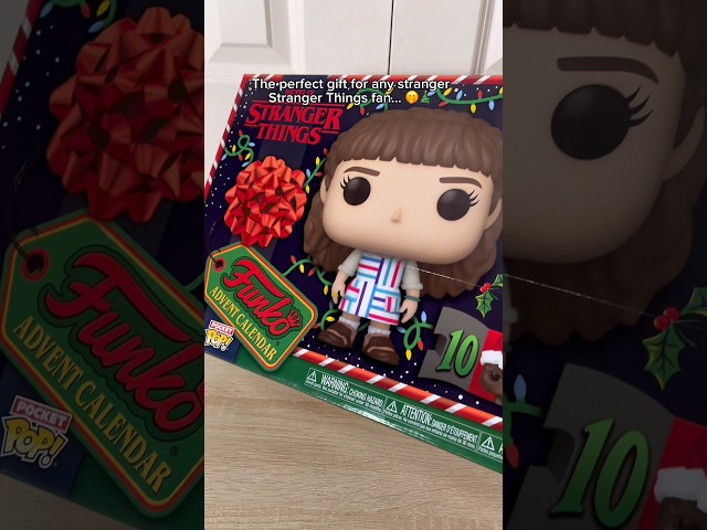 Vídeo relacionado con Stranger Things Christmas Seasons Saludos Starcourt Mall Camiseta Manga Raglan