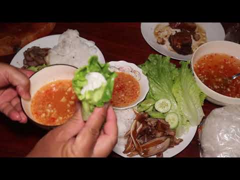 Cambodia Traditional Food | Eating Khmer Noodle with braised pork organs