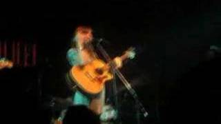 Conchita, su público le pide la canción del Gato... jejeje