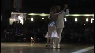 Javier Rodriguez y Andrea Missè - La esquina