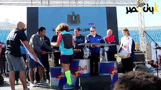 بالفيديو : محافظ الاسكندرية يكرم الفائزين من السيدات والرجال في سباق 42 كم