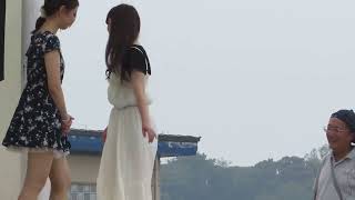 風の強い日にスカートでモデルコンテストなんかするから、、