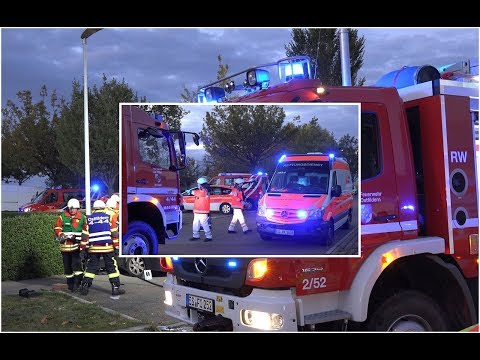 MERCEDES GLE kollidiert massiv mit Renault PKW - [VORFAHRTSMISSACHTUNG] - RTH vor Ort | [E]